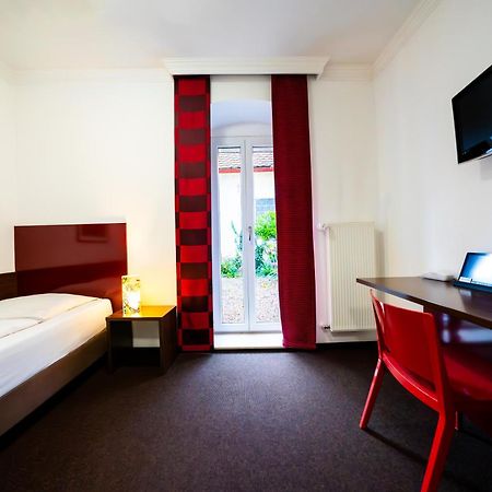 Hotel Bergbauer Mit Late-Self-Check-In Neuburg an Der Donau Dış mekan fotoğraf