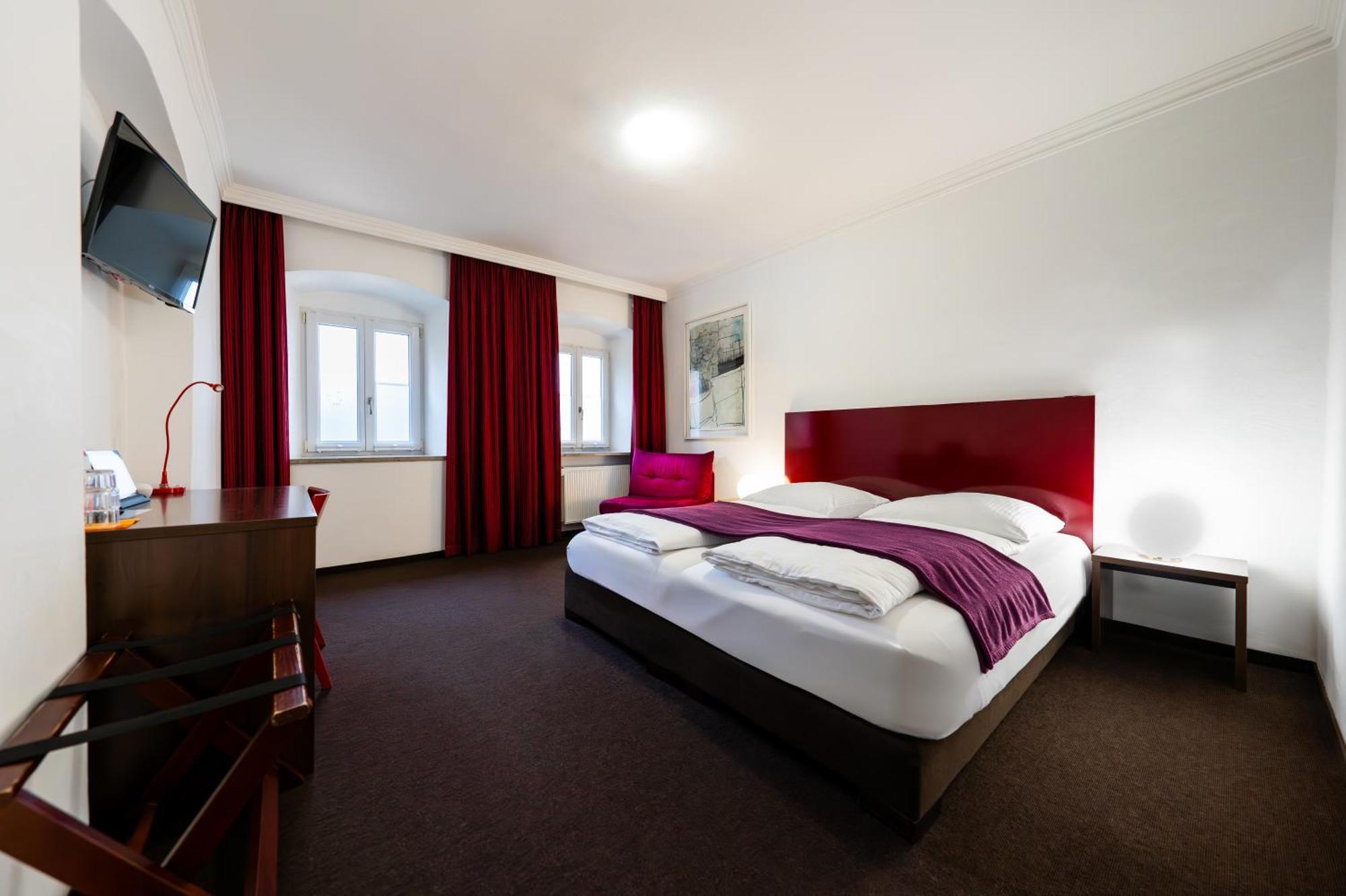 Hotel Bergbauer Mit Late-Self-Check-In Neuburg an Der Donau Dış mekan fotoğraf